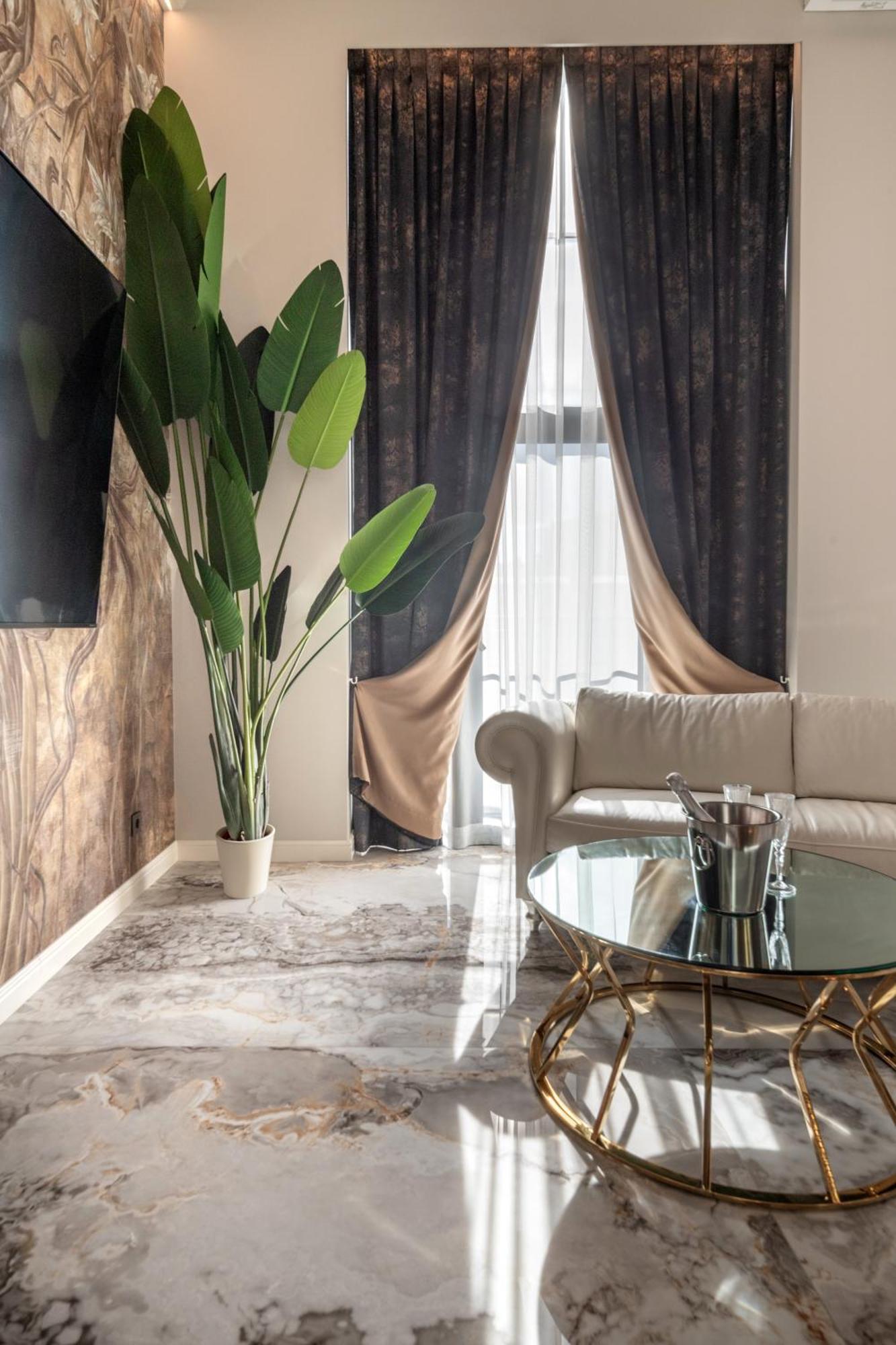Jacuzzi Exotica Apartment Klaipėda Extérieur photo